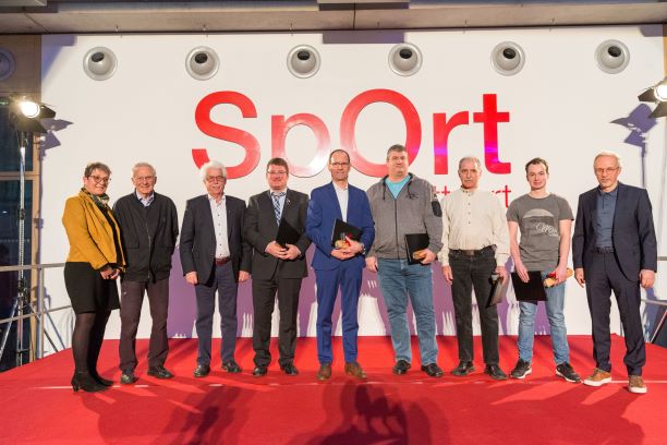 (von links) STB-Vizepräsidentin Michaela Netzer-Voit, die Medaillenstifter Rudolf Spieth jr. und Ulrich Spieth, Peter Salomon, Werner Lang, Markus Knodel, Karl-Heinz Gaillinger, Julian Kilgus und STB-Vizepräsident Michael Bürkle.